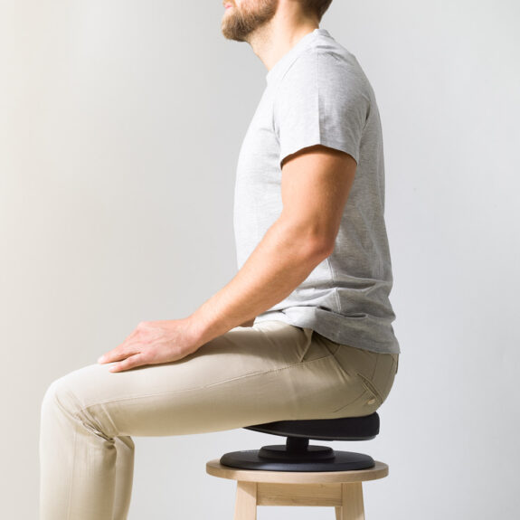 Posture Balance Balanssits man sitter och balanserar på pall